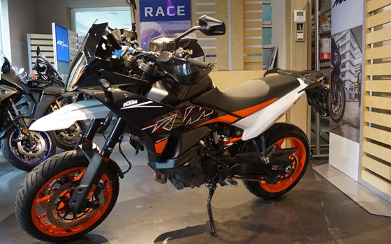 Gebrauchtmotorrad KTM 890 SMT - Bild 1 Gebrauchtmotorrad KTM 890 SMT - Bild 1