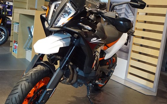 Gebrauchtmotorrad KTM 890 SMT - Bild 3 Gebrauchtmotorrad KTM 890 SMT - Bild 3