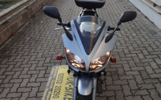 Gebrauchtmotorrad Yamaha FZS 600 Fazer - Bild 4 Gebrauchtmotorrad Yamaha FZS 600 Fazer - Bild 4