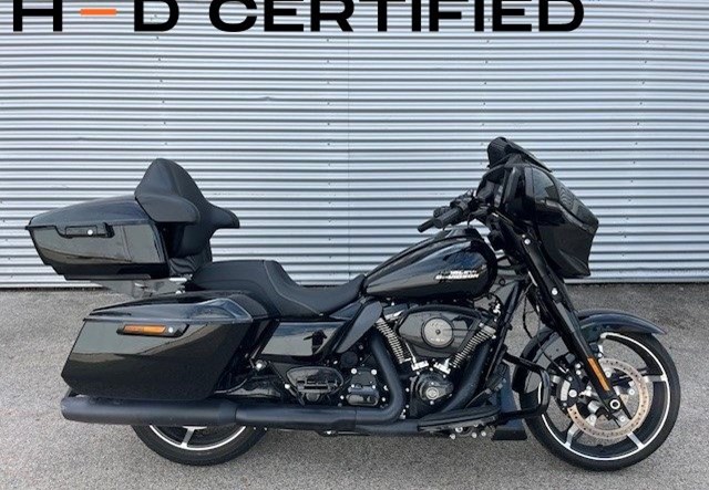 Harley-Davidson Street Glide FLHX (Vivid Black/Black Finish)