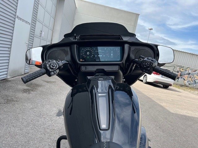 Harley-Davidson Street Glide FLHX (Vivid Black/Black Finish) - Bild 11