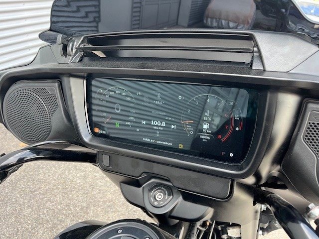 Harley-Davidson Street Glide FLHX (Vivid Black/Black Finish) - Bild 12