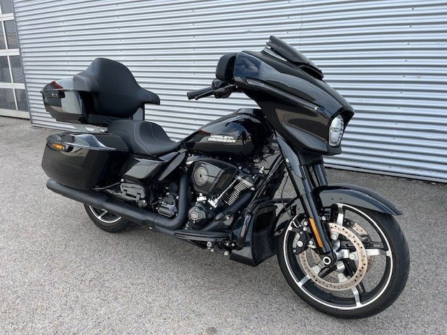 Harley-Davidson Street Glide FLHX (Vivid Black/Black Finish) - Bild 3