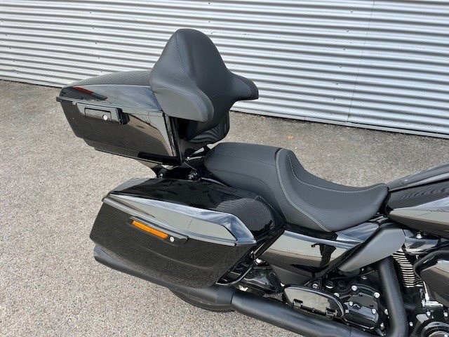 Harley-Davidson Street Glide FLHX (Vivid Black/Black Finish) - Bild 5