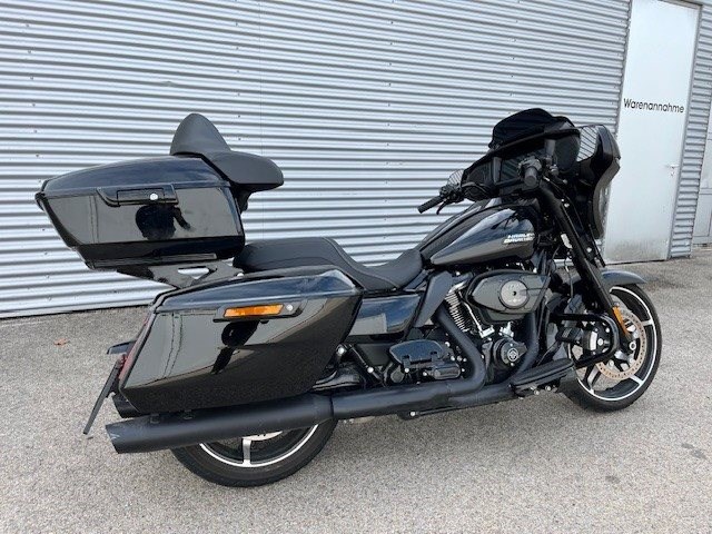 Harley-Davidson Street Glide FLHX (Vivid Black/Black Finish) - Bild 6
