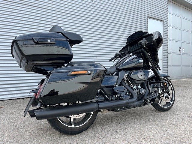 Harley-Davidson Street Glide FLHX (Vivid Black/Black Finish) - Bild 7