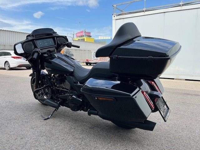 Harley-Davidson Street Glide FLHX (Vivid Black/Black Finish) - Bild 8
