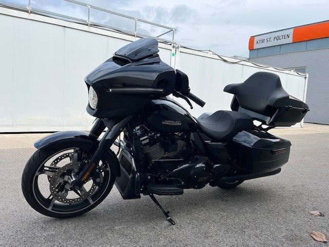 Harley-Davidson Street Glide FLHX (Vivid Black/Black Finish) - Bild 9