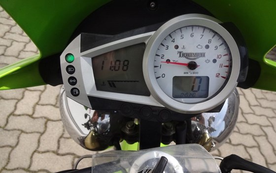 Gebrauchtmotorrad Triumph Speed Triple 1050 - Bild 8 Gebrauchtmotorrad Triumph Speed Triple 1050 - Bild 8