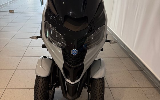 Neufahrzeug Piaggio MP3 310 Sport - Bild 5 Neufahrzeug Piaggio MP3 310 Sport - Bild 5
