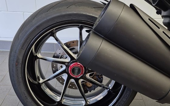 Gebrauchtmotorrad Ducati Diavel Carbon - Bild 8