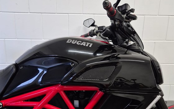 Gebrauchtmotorrad Ducati Diavel Carbon - Bild 5