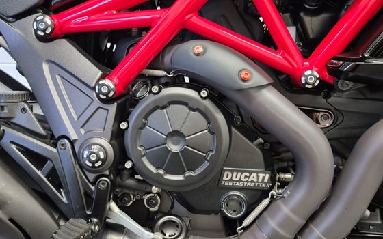Gebrauchtmotorrad Ducati Diavel Carbon - Bild 7