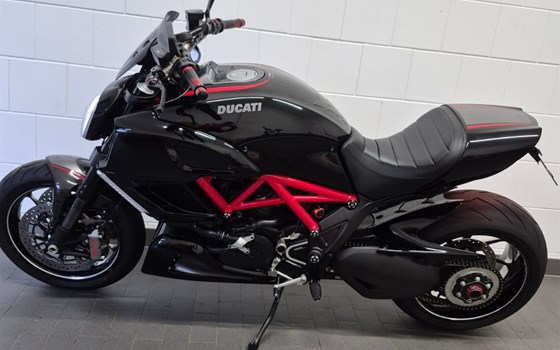 Gebrauchtmotorrad Ducati Diavel Carbon - Bild 15