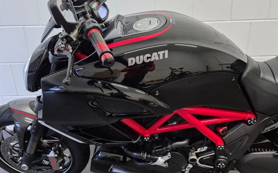 Gebrauchtmotorrad Ducati Diavel Carbon - Bild 17