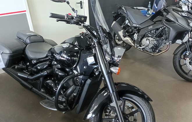 Suzuki Intruder C1500T