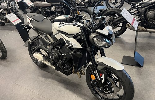 Neumotorrad Triumph Street Triple R