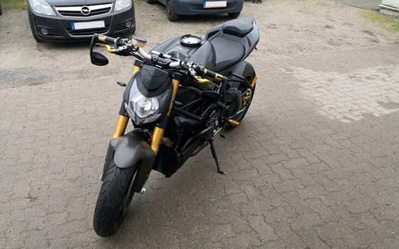 Gebrauchtmotorrad Ducati Streetfighter S - Bild 8