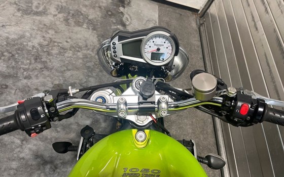 Gebrauchtmotorrad Triumph Speed Triple 1050 - Bild 5