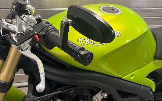 Gebrauchtmotorrad Triumph Speed Triple 1050 - Bild 6