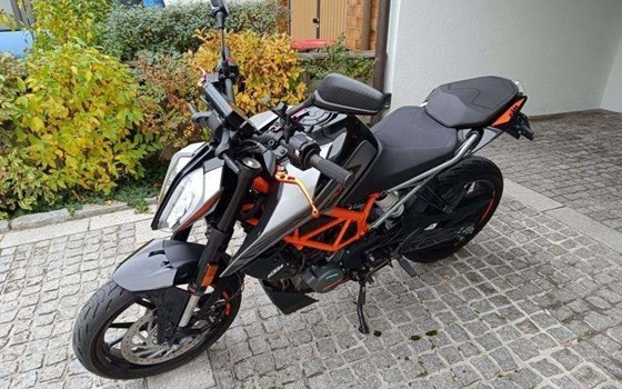 Gebrauchtmotorrad KTM 125 Duke - Bild 1 Gebrauchtmotorrad KTM 125 Duke - Bild 1