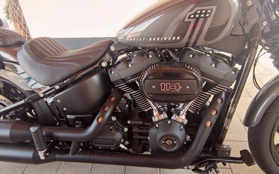Gebrauchtmotorrad Harley-Davidson Softail Street Bob 114 FXBBS - Bild 4