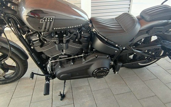 Gebrauchtmotorrad Harley-Davidson Softail Street Bob 114 FXBBS - Bild 5