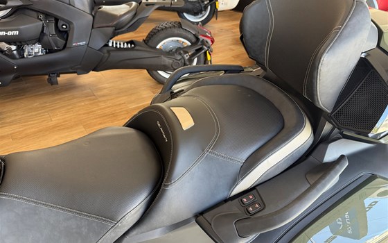Neufahrzeug Can-Am Spyder RT Sea-To-Sky - Bild 5 Neufahrzeug Can-Am Spyder RT Sea-To-Sky - Bild 5