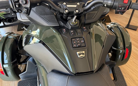 Neufahrzeug Can-Am Spyder RT Sea-To-Sky - Bild 6 Neufahrzeug Can-Am Spyder RT Sea-To-Sky - Bild 6