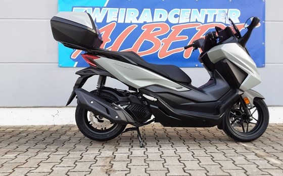 Gebrauchtmotorrad Honda Forza 125 - Bild 1