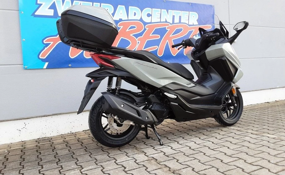 Offer Honda Forza 125 Bild 4: Offer Honda Forza 125