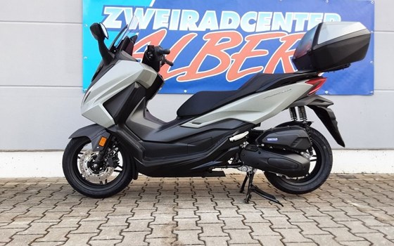 Gebrauchtmotorrad Honda Forza 125 - Bild 7