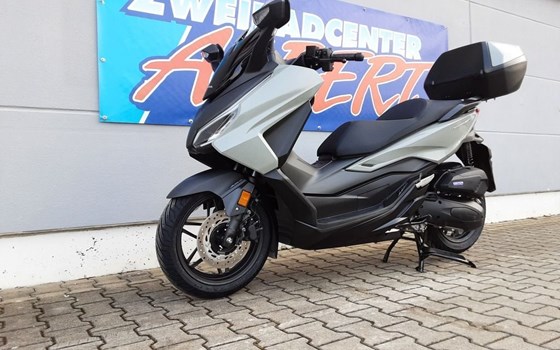 Gebrauchtmotorrad Honda Forza 125 - Bild 9