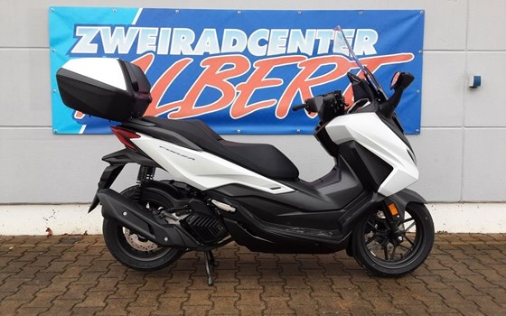 Gebrauchtmotorrad Honda Forza 125 - Bild 1