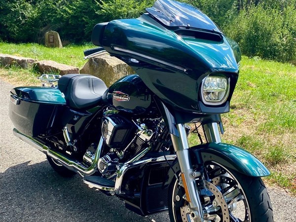 Gebrauchtmotorrad Harley-Davidson Street Glide FLHX