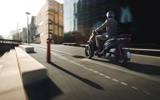 Neufahrzeug Piaggio MP3 400 Sport - Bild 11