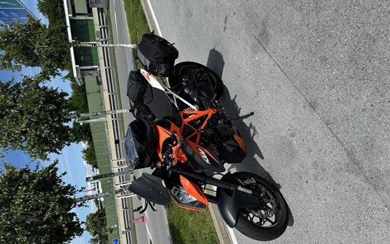 Gebrauchtmotorrad KTM 1290 Super Duke R - Bild 1 Gebrauchtmotorrad KTM 1290 Super Duke R - Bild 1