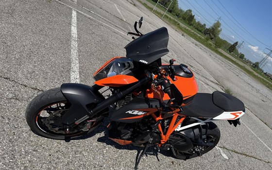 Gebrauchtmotorrad KTM 1290 Super Duke R - Bild 2 Gebrauchtmotorrad KTM 1290 Super Duke R - Bild 2