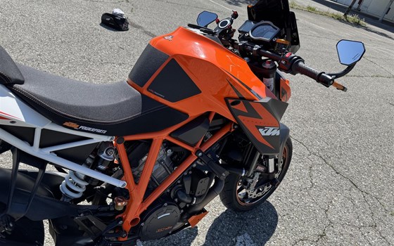 Gebrauchtmotorrad KTM 1290 Super Duke R - Bild 3 Gebrauchtmotorrad KTM 1290 Super Duke R - Bild 3