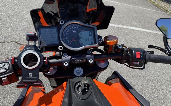 Gebrauchtmotorrad KTM 1290 Super Duke R - Bild 4 Gebrauchtmotorrad KTM 1290 Super Duke R - Bild 4