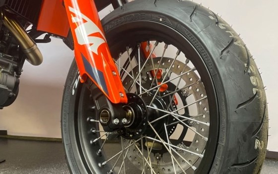 Neufahrzeug KTM 690 SMC R - Bild 2
