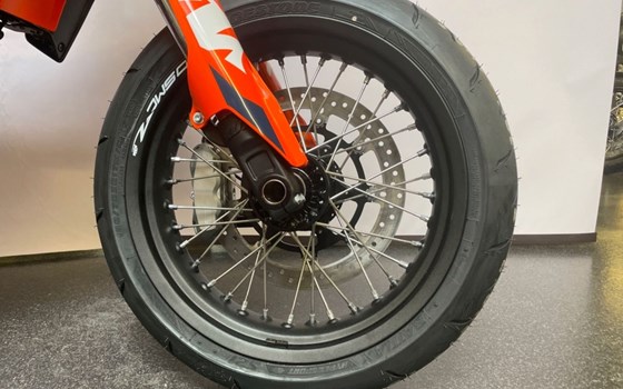 Neufahrzeug KTM 690 SMC R - Bild 7