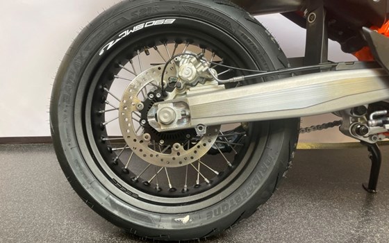 Neufahrzeug KTM 690 SMC R - Bild 8