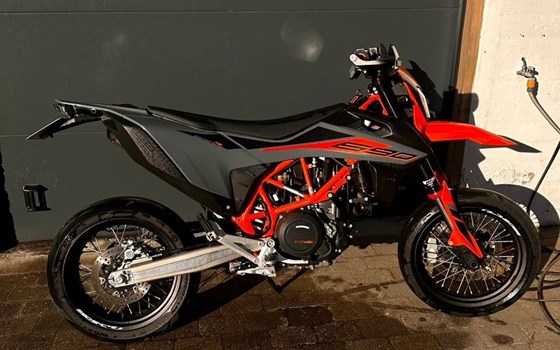 Gebrauchtmotorrad KTM 690 SMC R - Bild 3