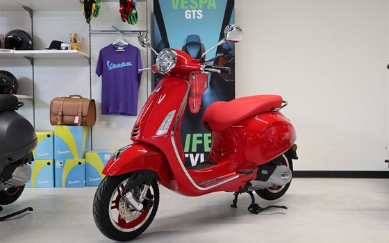 Neufahrzeug Vespa Primavera 125 RED - Bild 2