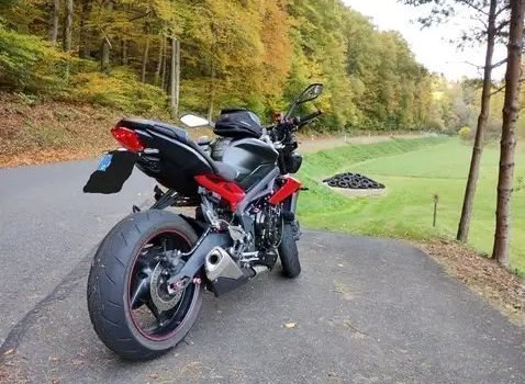 Gebrauchtmotorrad Triumph Street Triple 675 R - Bild 6