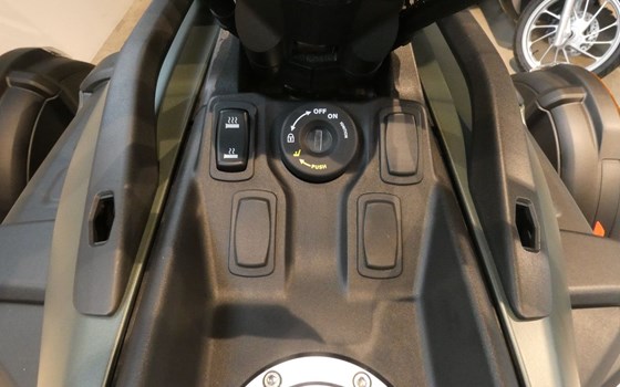 Neufahrzeug Can-Am Spyder F3 Limited Special Series - Bild 10