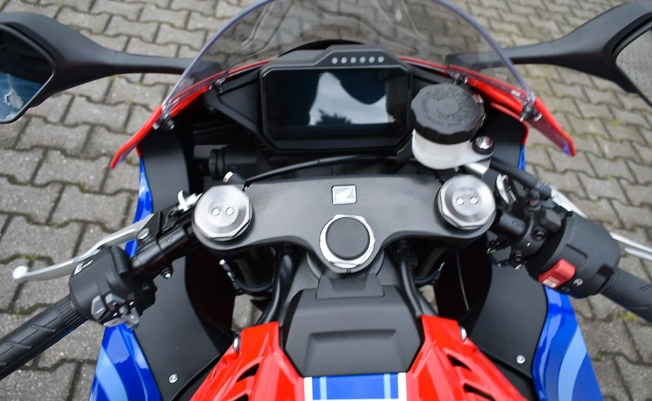 Angebot Honda CBR1000RR-R Fireblade Bild 10: Angebot Honda CBR1000RR-R Fireblade