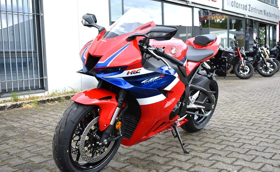Angebot Honda CBR1000RR-R Fireblade Bild 2: Angebot Honda CBR1000RR-R Fireblade