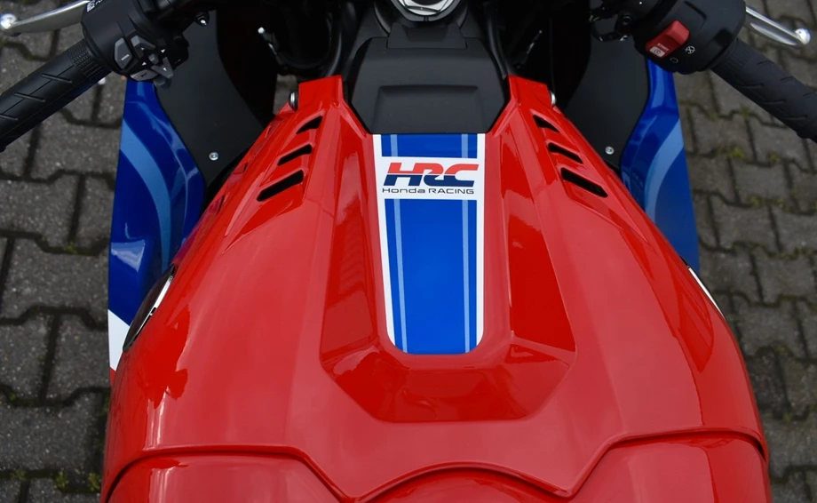 Angebot Honda CBR1000RR-R Fireblade Bild 9: Angebot Honda CBR1000RR-R Fireblade